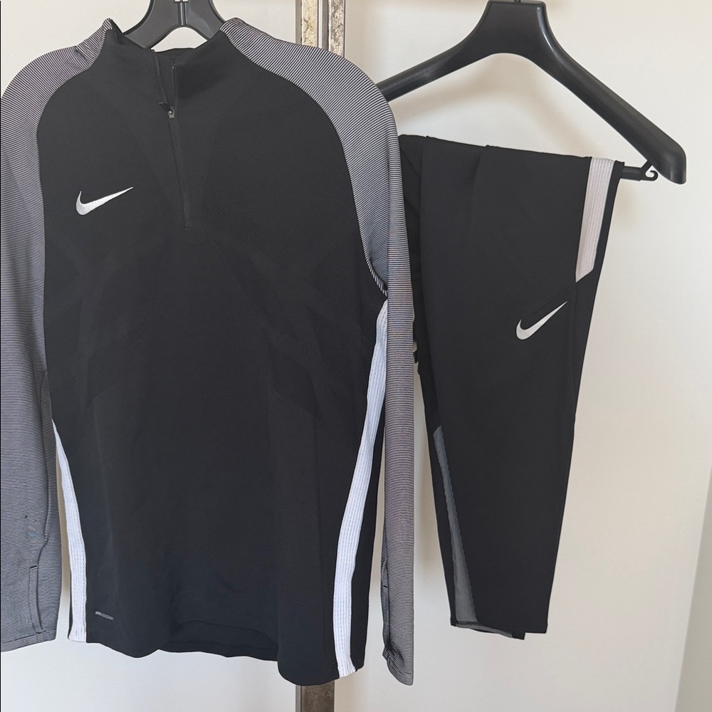 Nike Black and White Athletic Set